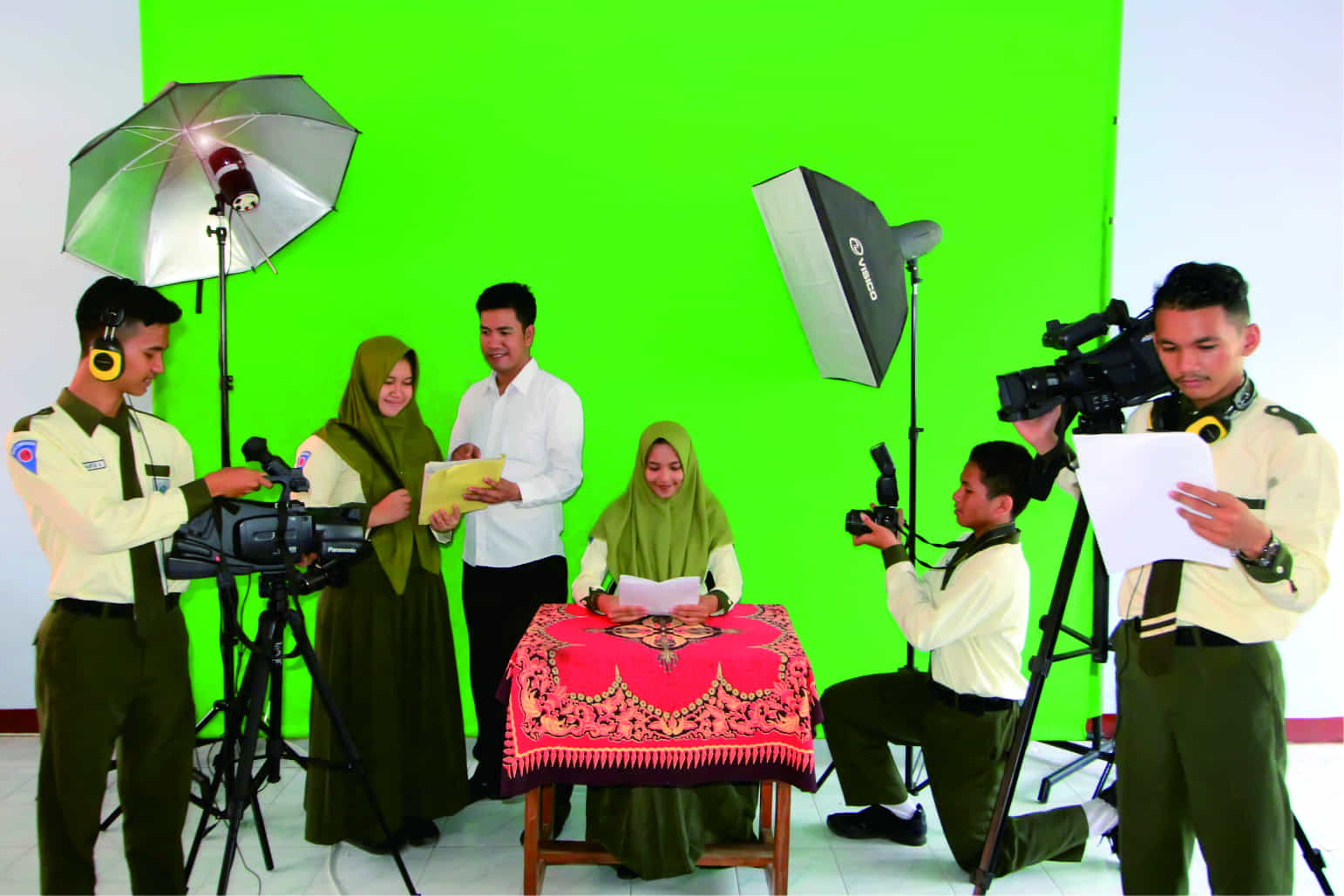 Broadcasting & Perfilman