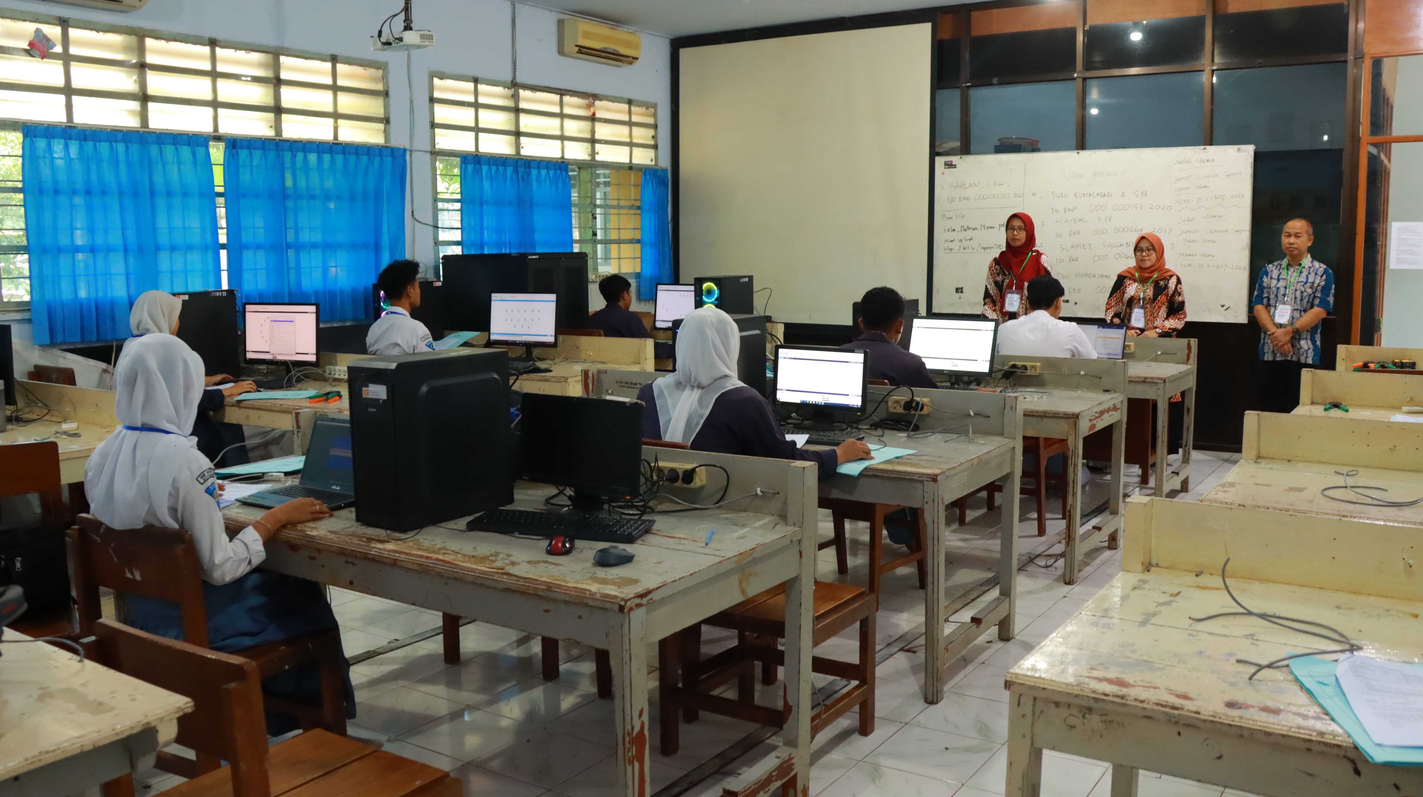 Teknik Jaringan Komputer & Telekomunikasi