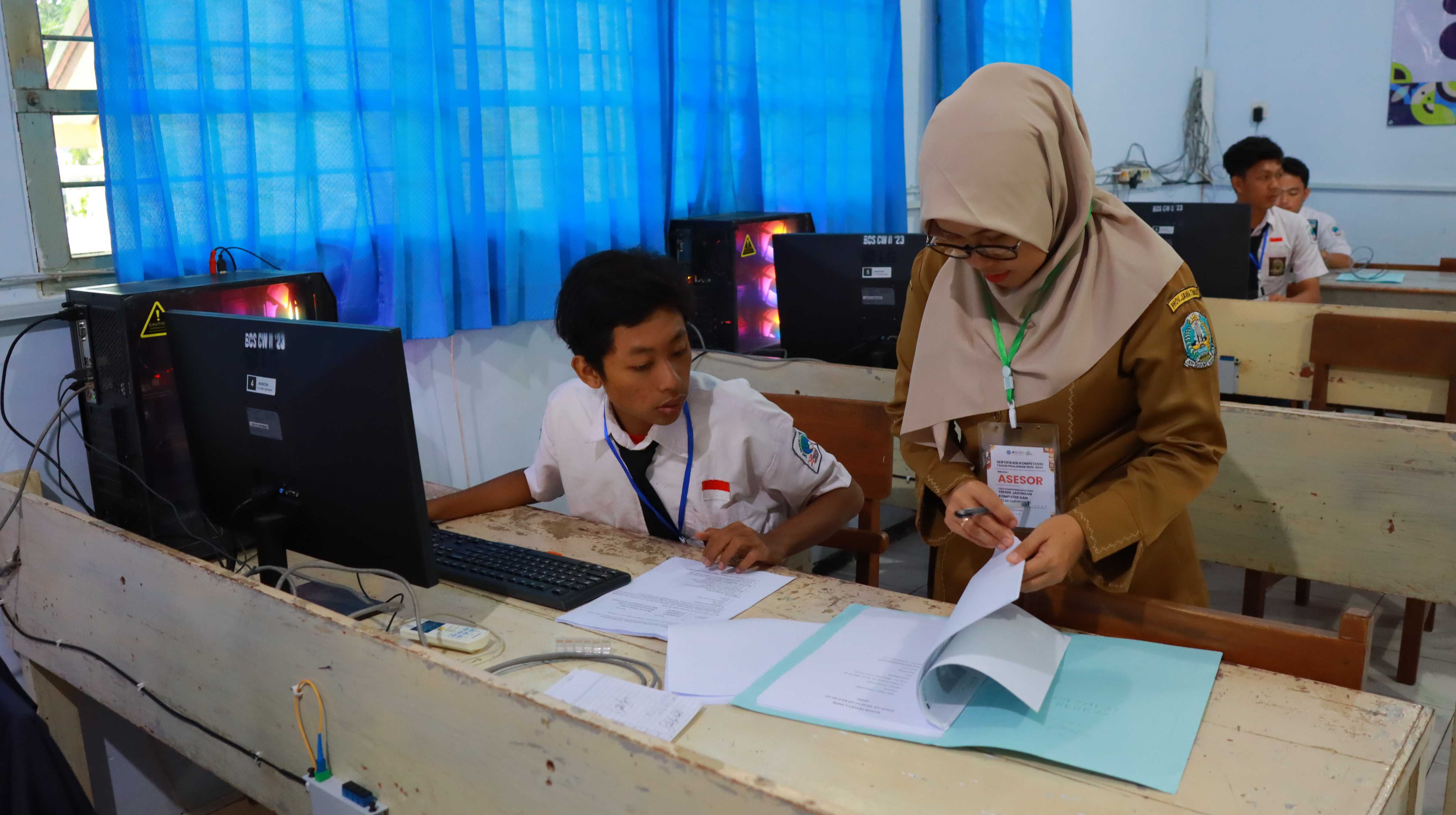 Teknik Jaringan Komputer & Telekomunikasi